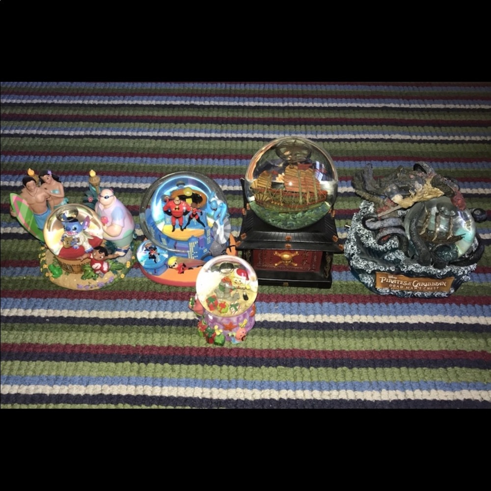 Various snow globes